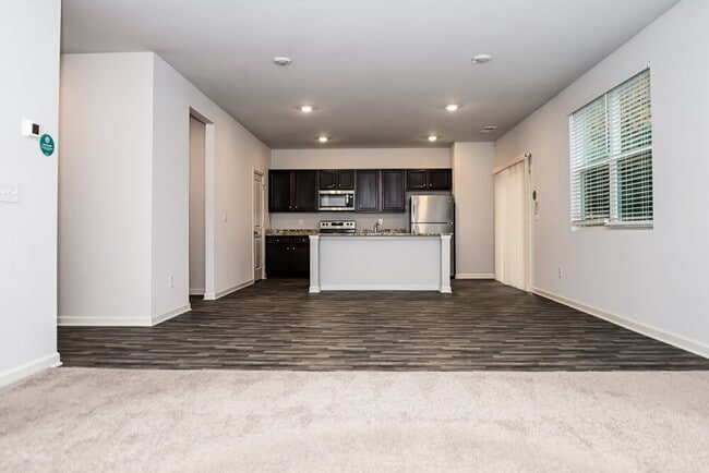 Photo - 195 Hamilton Pointe Dr