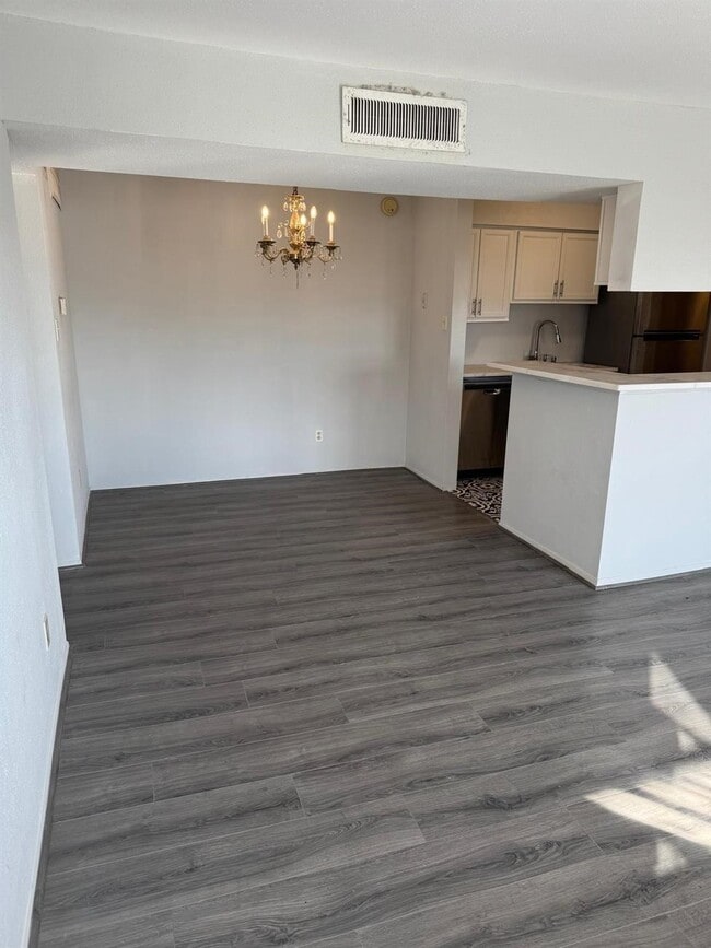 Building Photo - 10603 S Wilcrest Dr Unit 35