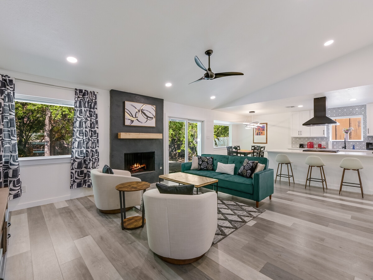 Photo - 2512 Lazy Oaks Dr Unit Entire House