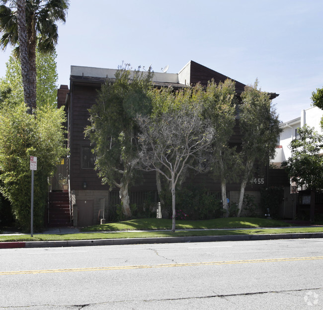 Building Photo - 4455 Ventura Canyon Ave Rental