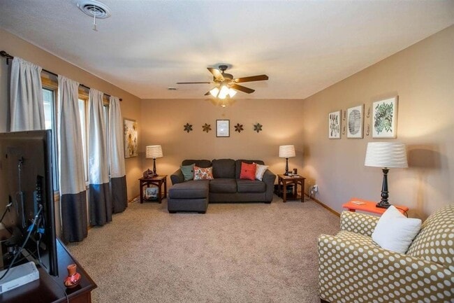 Photo - MINUTES FROM OGDEN GATE! LARGE BACKYARD!