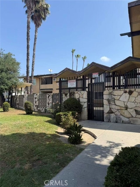 Building Photo - 2018 Las Vegas Ave Unit 8