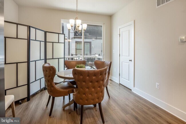 Photo - 157 Locke St