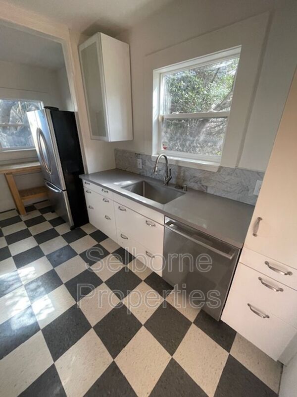 Photo - 1424 E 20th St