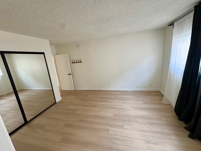 Photo - 11015 National Blvd