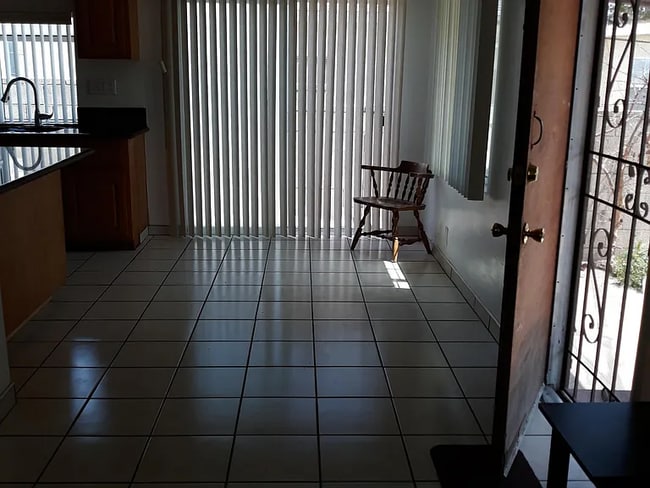 Photo - 4433 Triggs St