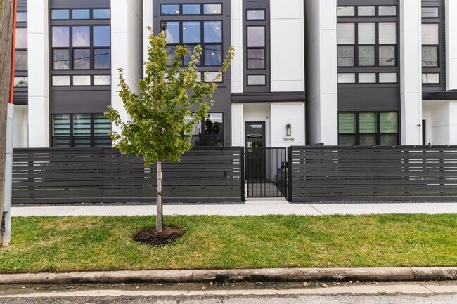 Photo - 1504 Ennis St