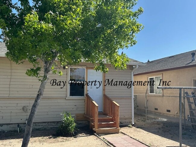 Building Photo - MONT1700 Unit B