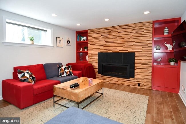 Photo - 854 N Liberty St