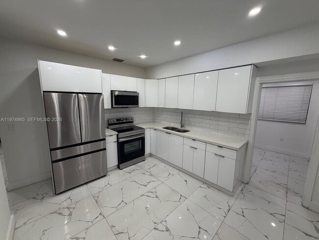 Photo - 345 SW 49th Ave