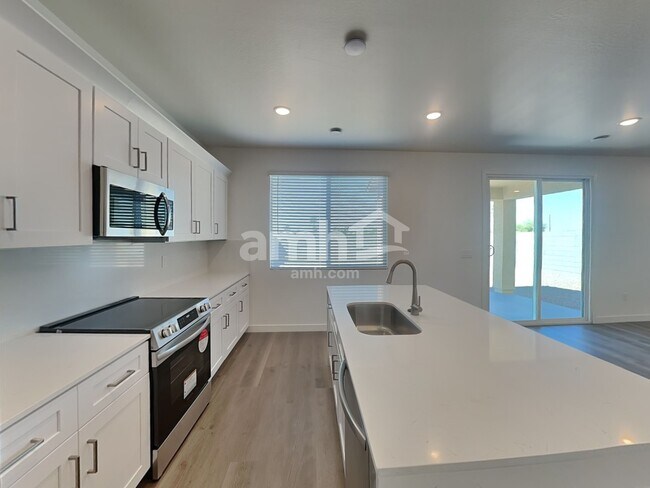 12523 W Flynn Ln