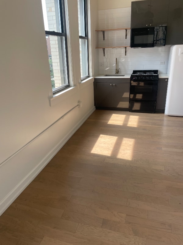 Photo - 117 N Clark St