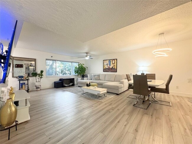 Photo - 454 SW 5th Ave