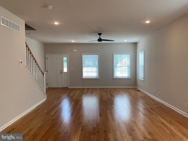 327 Maple Ave