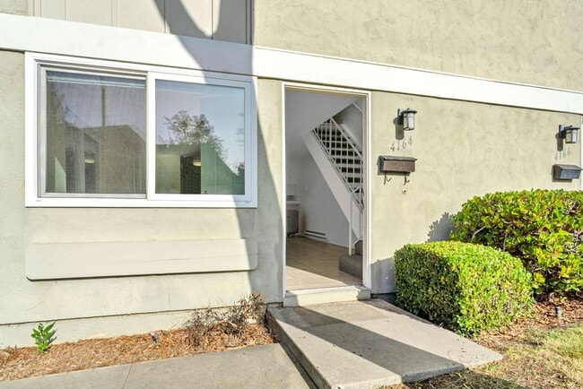 Building Photo - Spacious four bedroom in Prime UTC/UCSD Location! Available immediately!
