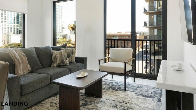 Building Photo - 1007 S Mint St