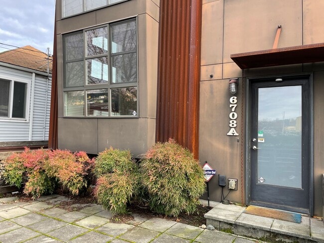 Building Photo - 6708 Corson Ave S