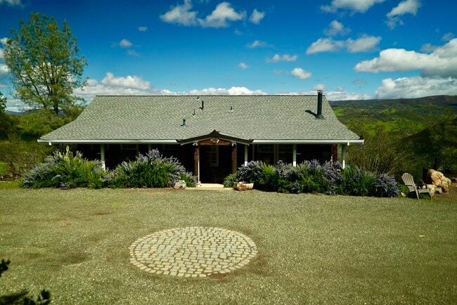 Building Photo - 2077 Stagecoach Canyon Rd