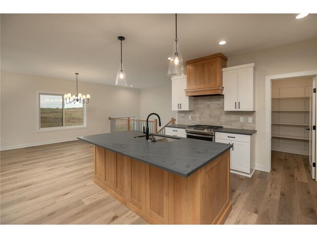 Photo - 301 Somerby Pkwy NE