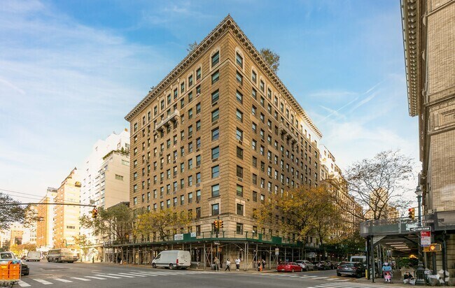 Photo - 29 E 64th St