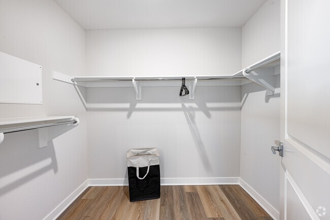 2BR, 2BA - 1155SF - Walk In Closet