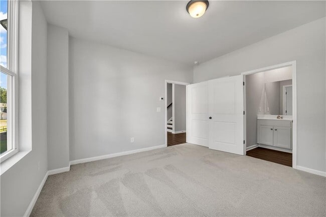 Photo - 644 Devon Aly