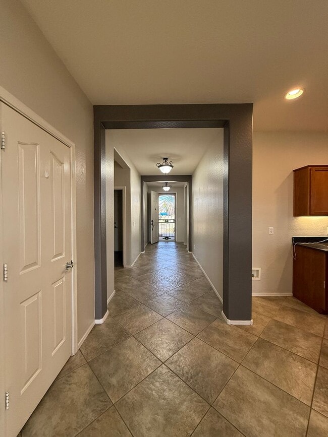 Photo - Beautiful 3 Bedroom + Office/Den In Highlands Ranch, Chino Valley