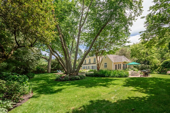 Photo - 246 Tuckahoe Ln