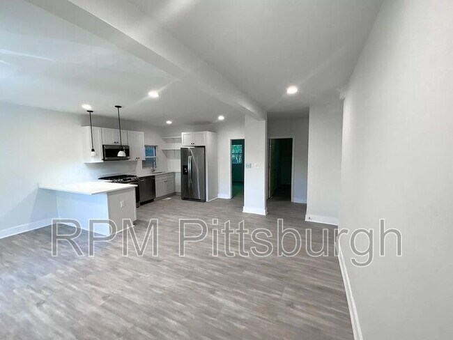 Photo - 703 Chislett St