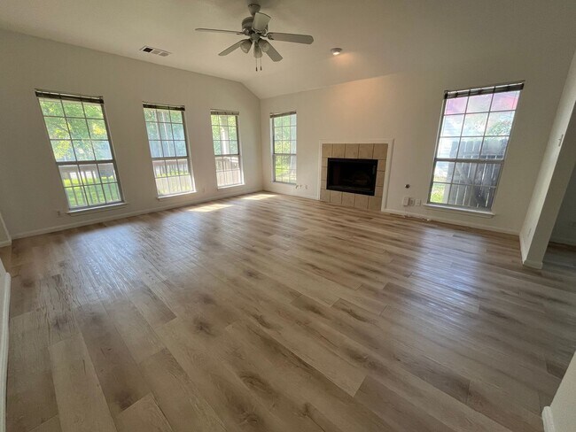 Photo - 4/2 House - North Campus - Includes 2 car ...