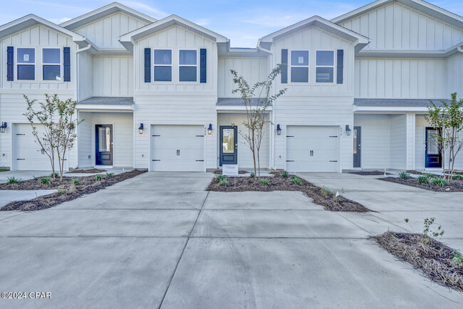 Photo - 472 Melrose Wy Townhome