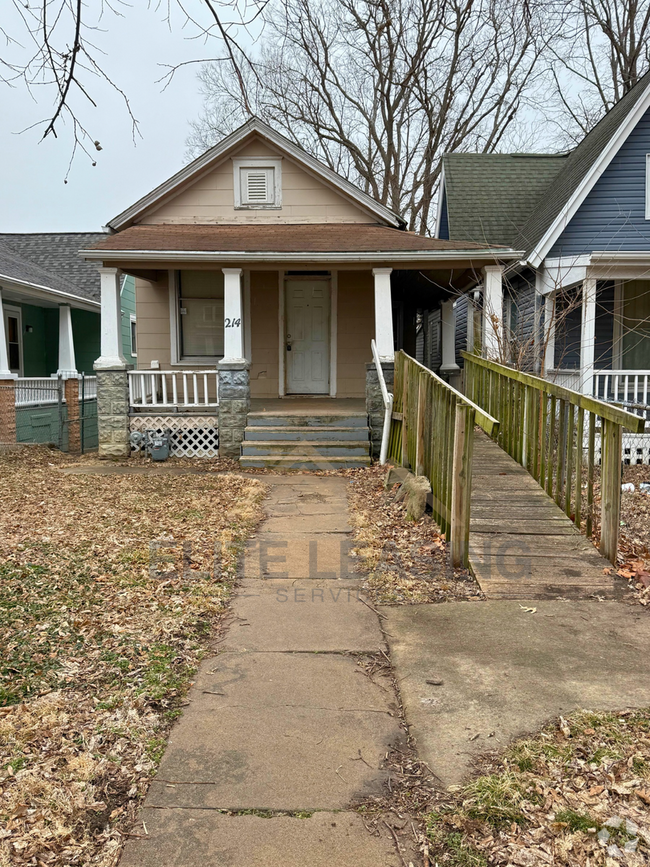 Building Photo - Charming 2-Bedroom Home with Fenced Yard