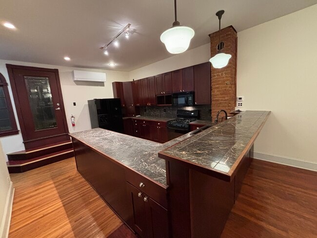 Photo - 941 W 7th St Unit 941