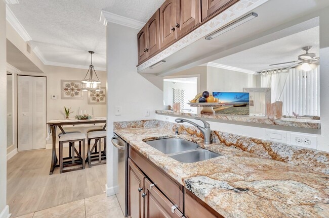 Photo - 103 Yacht Club Way Unidad 206