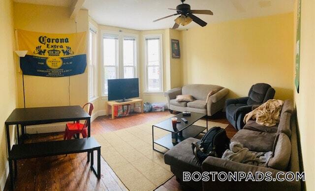 Building Photo - 731 Parker St Rental