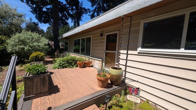 Photo - 704 N 163rd St