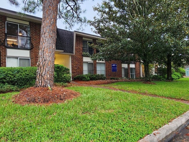 Building Photo - FOR RENT 1 bed 1 bath condo across VA hospital, available now. Unit A23