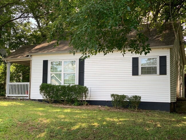 Building Photo - 919 Oak Ln Rental