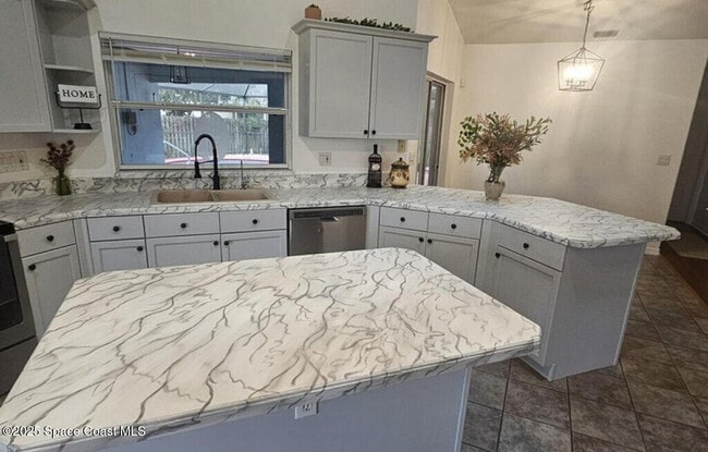 Photo - 805 7 Gables Cir SE