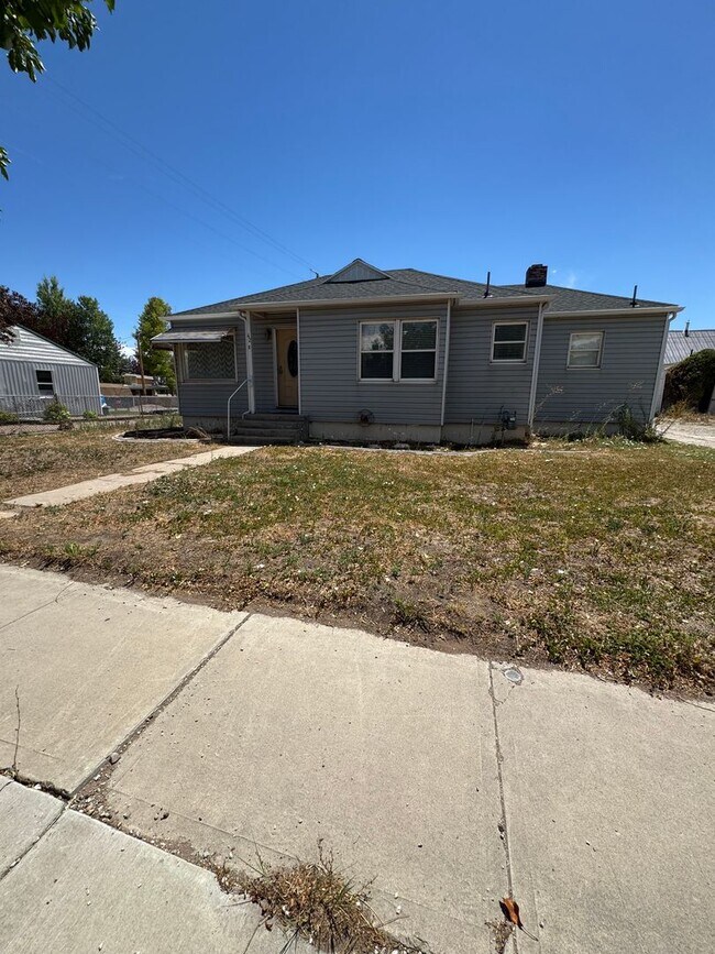 Building Photo - 2 Bed Single Family Home