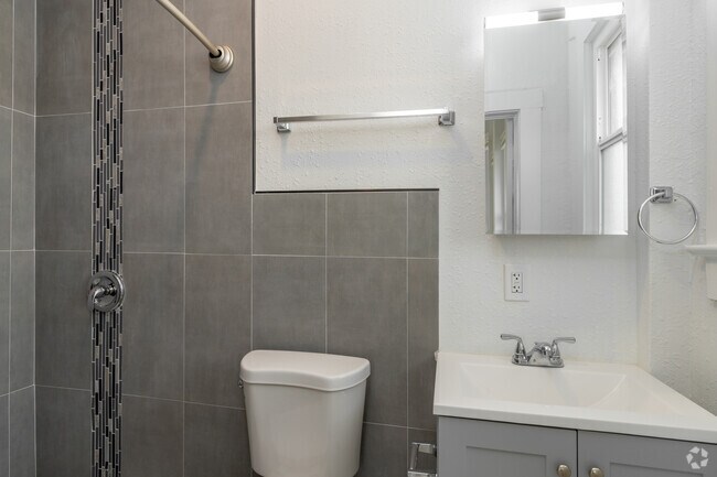1BR, 1BA - 665SF - Bathroom