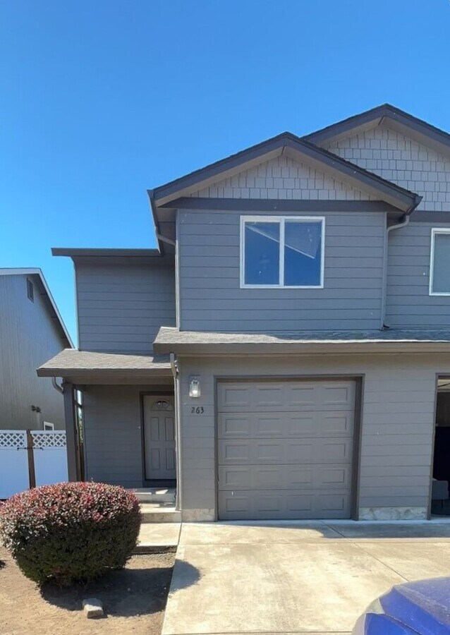 261-263 Gwinn St Monmouth, OR 97351 - 261-263 Gwinn St Monmouth, OR 97351 Apartment Unit 263