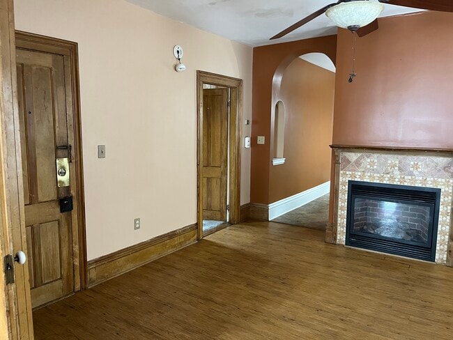 180 Paine St Unit second floor