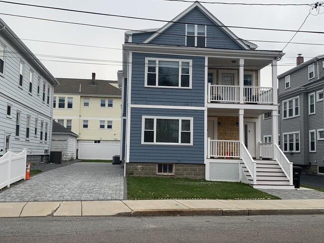 Building Photo - 115 Shore Dr Unit 1