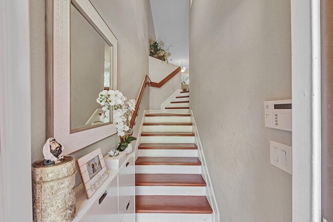Photo - 323 Bayfront Dr