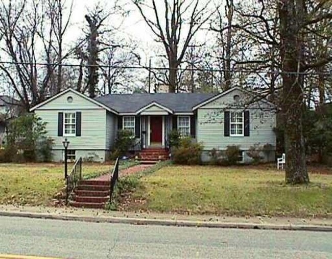 Lovely home just steps away from the heart... - Lovely home just steps away from the heart...