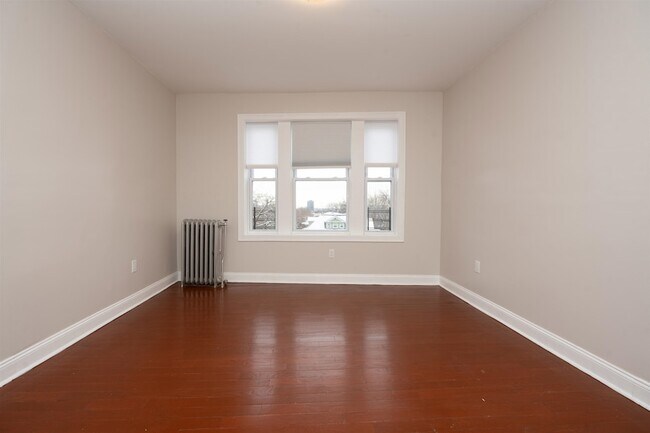 Building Photo - 565 Bergen Ave Unit 46