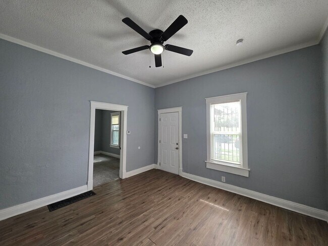Photo - Comfortable 3-Bedroom Home with Private Upstairs Suite