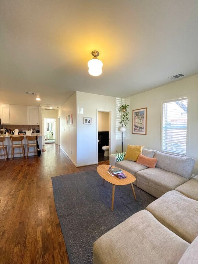 Building Photo - Cozy 3 Bed, 2 Bath Farmhouse Cottage