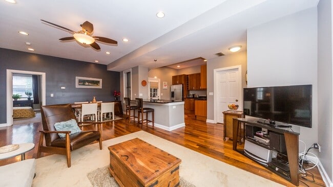 Photo - 561 W Briar Pl Unit 206